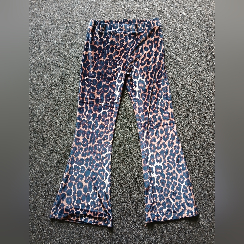 Flare Streetby Urban Outfitters Chic Velvet Animal Print Flared Pants